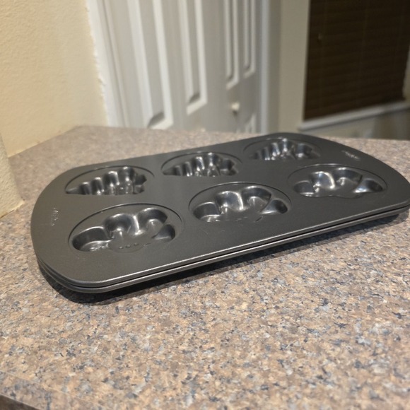 2 Wilton Ginger Bread Man Christmas Tree Cookie Pans Non-Stick 12" X 8" X 1/2" - Picture 5 of 8